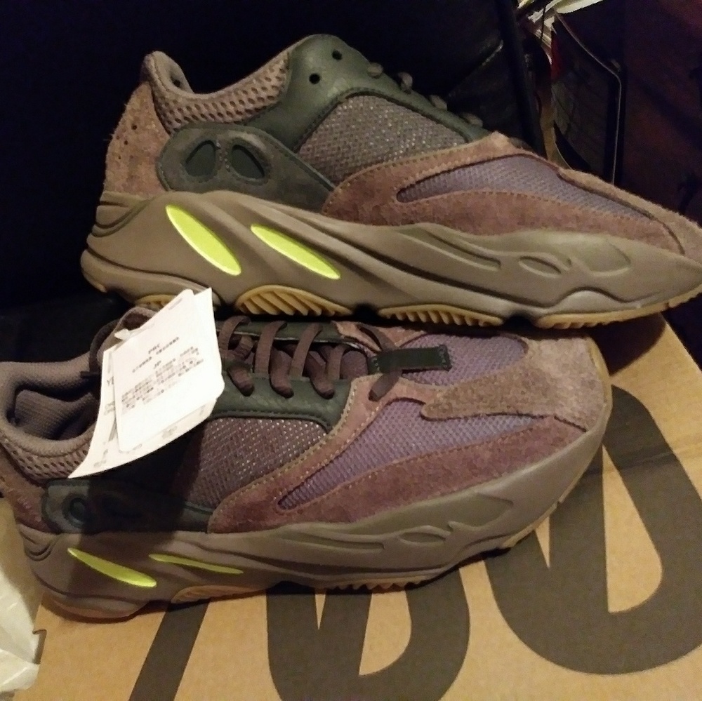 Yeezy Boost 700 sneakers